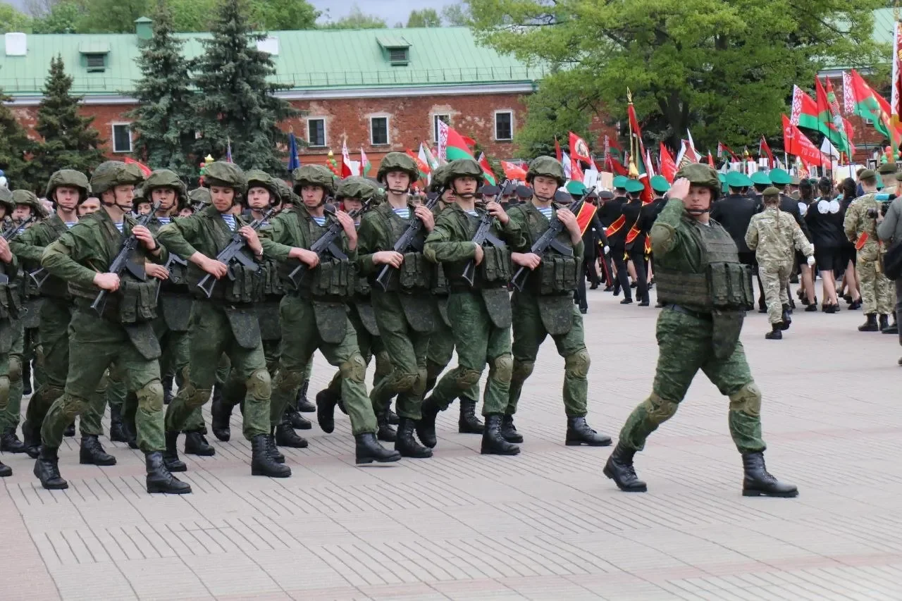 Брестская крепость озарилась салютом в честь 9 Мая