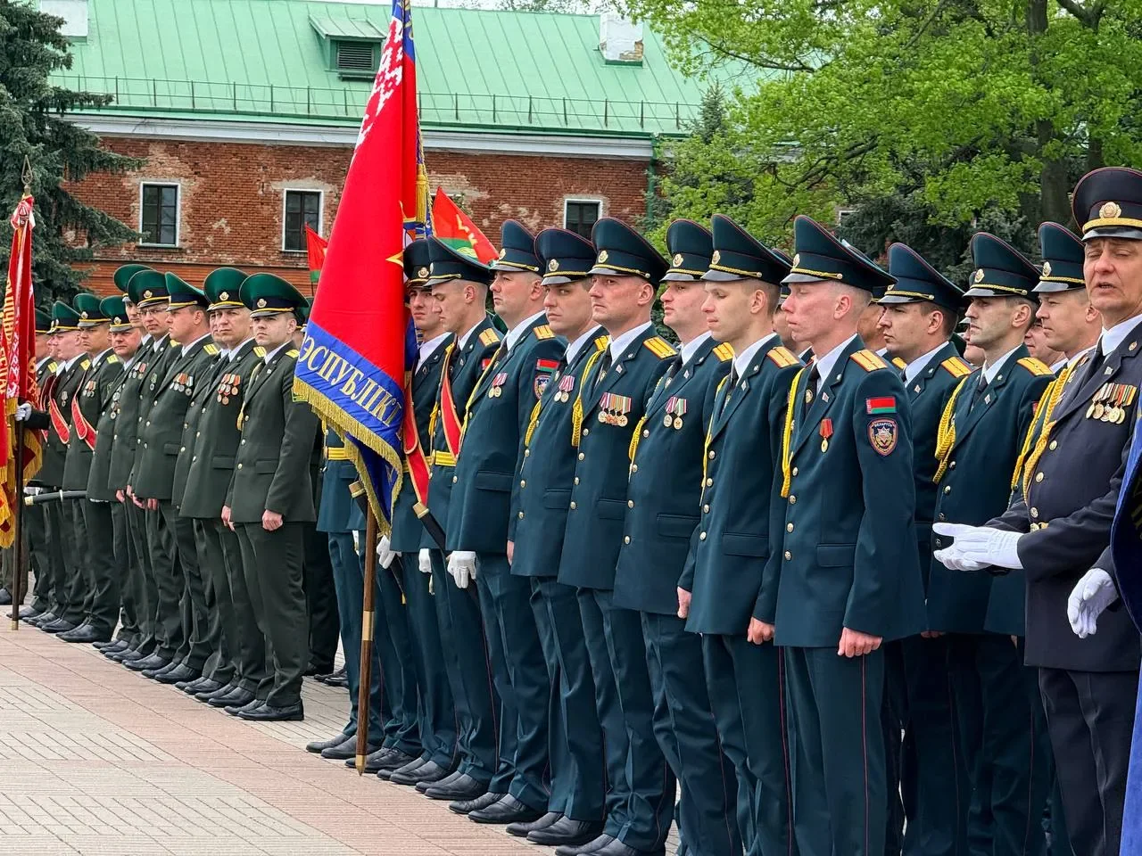 Брестская крепость озарилась салютом в честь 9 Мая