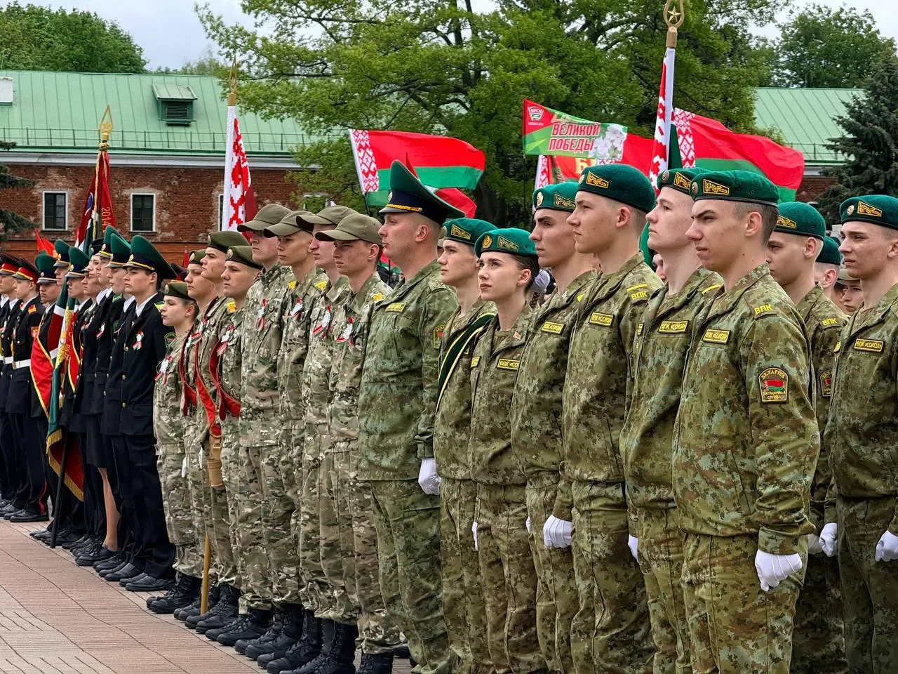 Брестская крепость озарилась салютом в честь 9 Мая