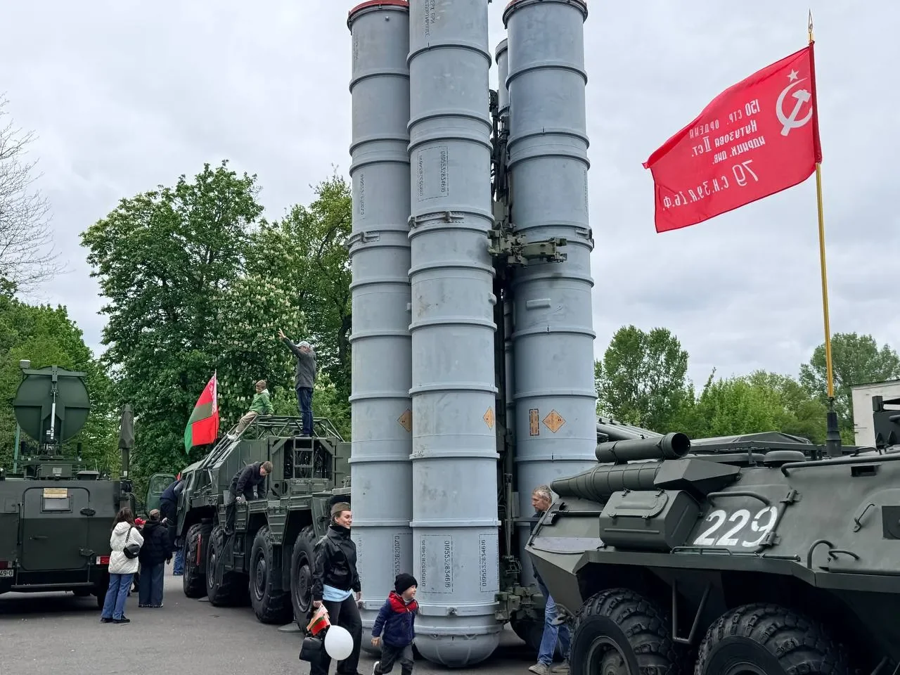 Брестская крепость озарилась салютом в честь 9 Мая
