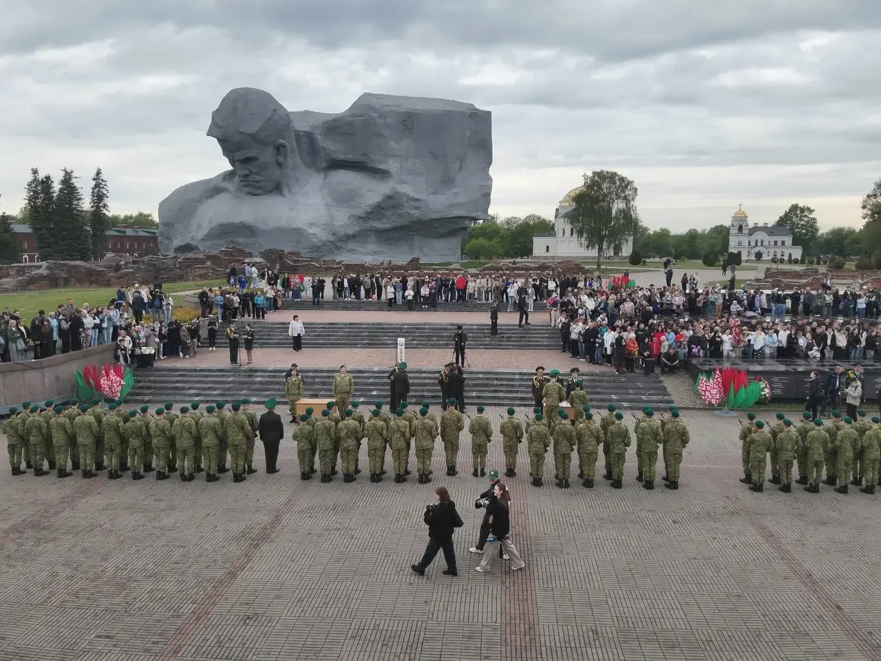 «Служу Республике Беларусь!»: как 250 новобранцев принимали присягу в Брестской крепости