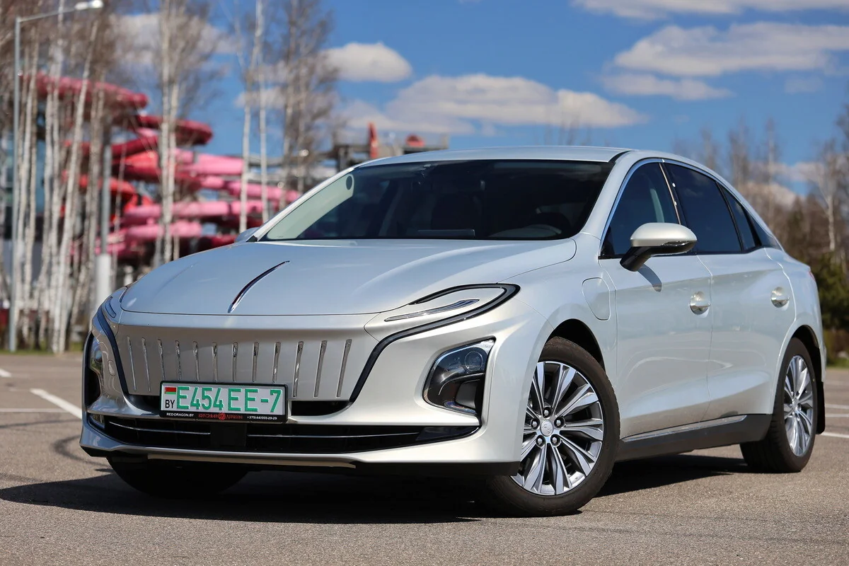 Девушка ушла из найма, взяла китайский электрокар и попробовала такси — считаем, что вышло