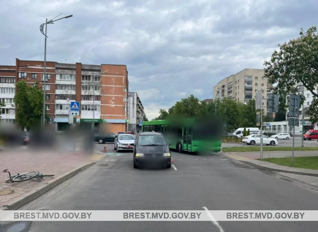 В Бресте 74-летний водитель сбил велосипедиста на пешеходном переходе