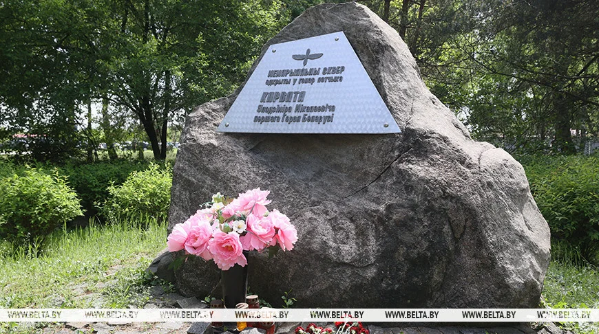 Первый Герой Беларуси погиб в километре от деревни — её жители рассказали, что видели той ночью