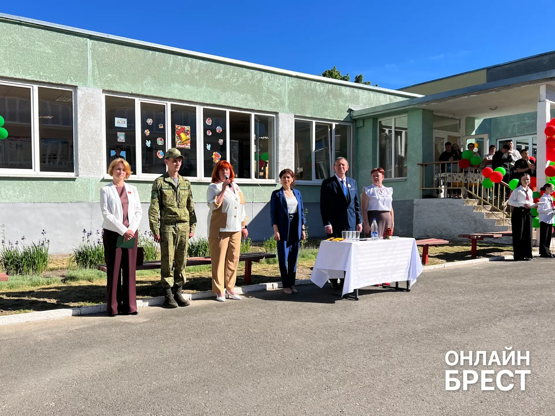 В Брестской области есть школа, куда каждый день съезжаются дети из многих деревень — вот как она живёт