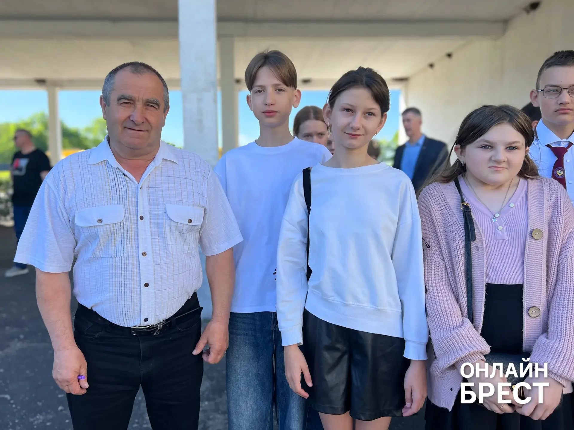 В Брестской области есть школа, куда каждый день съезжаются дети из многих деревень — вот как она живёт