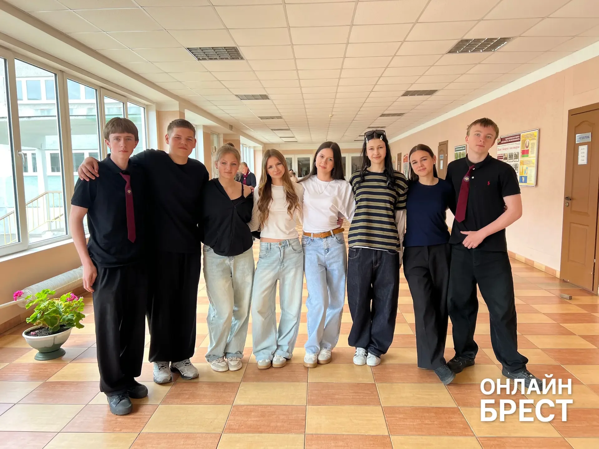 В Брестской области есть школа, куда каждый день съезжаются дети из многих деревень — вот как она живёт