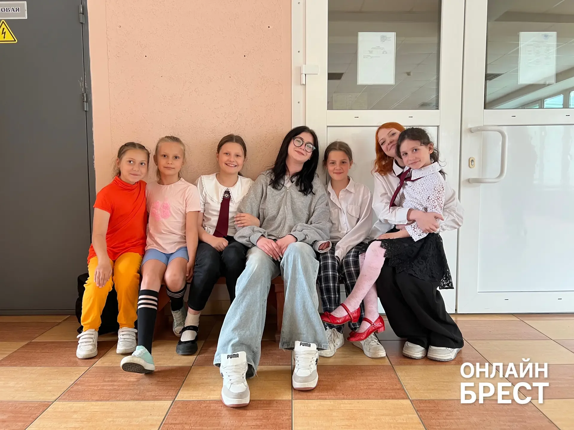 В Брестской области есть школа, куда каждый день съезжаются дети из многих деревень — вот как она живёт