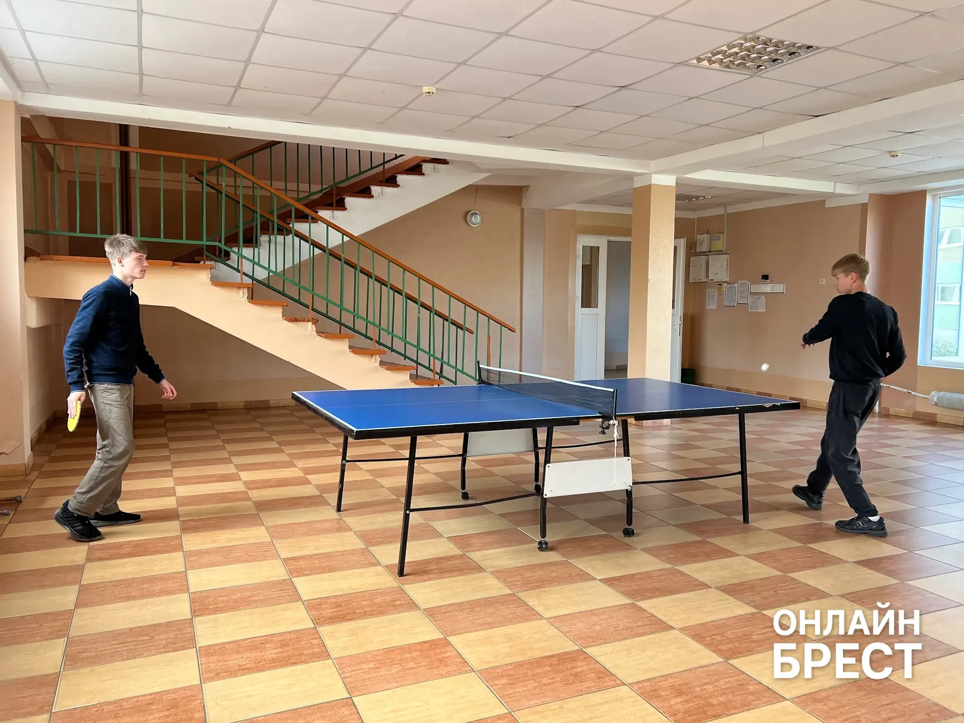 В Брестской области есть школа, куда каждый день съезжаются дети из многих деревень — вот как она живёт