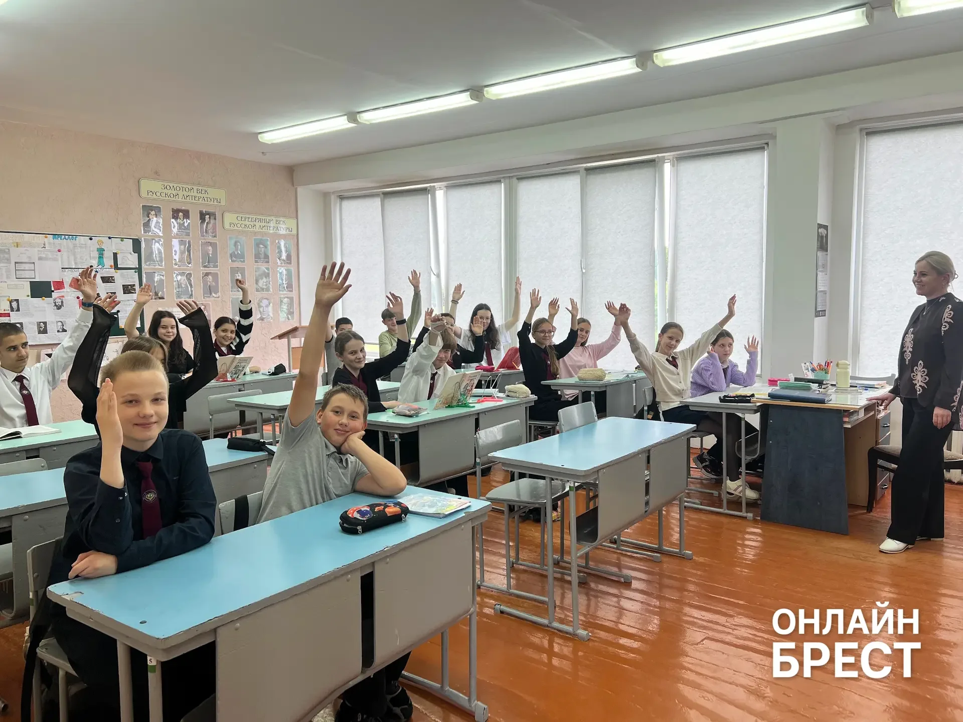 В Брестской области есть школа, куда каждый день съезжаются дети из многих деревень — вот как она живёт
