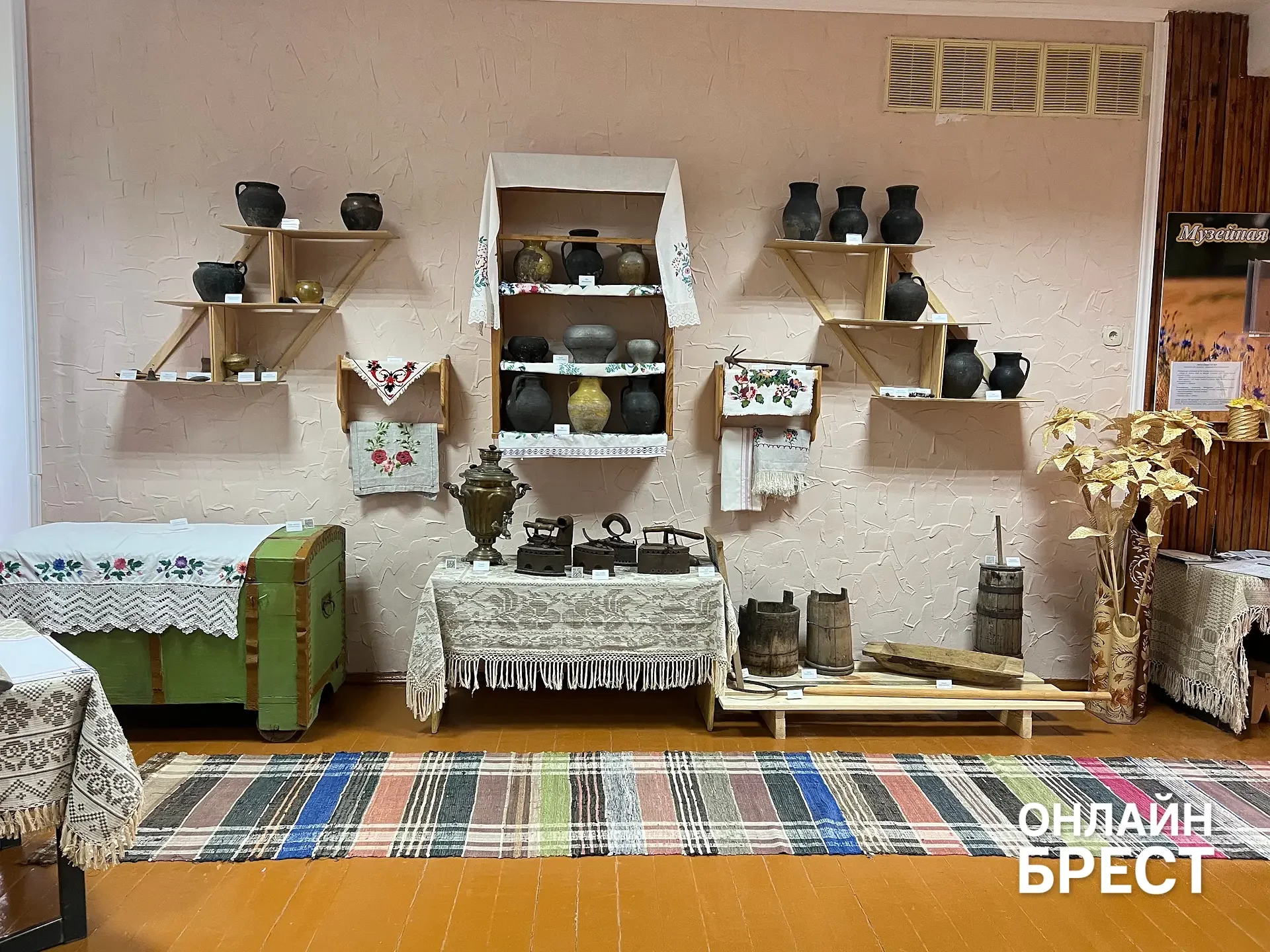 В Брестской области есть школа, куда каждый день съезжаются дети из многих деревень — вот как она живёт