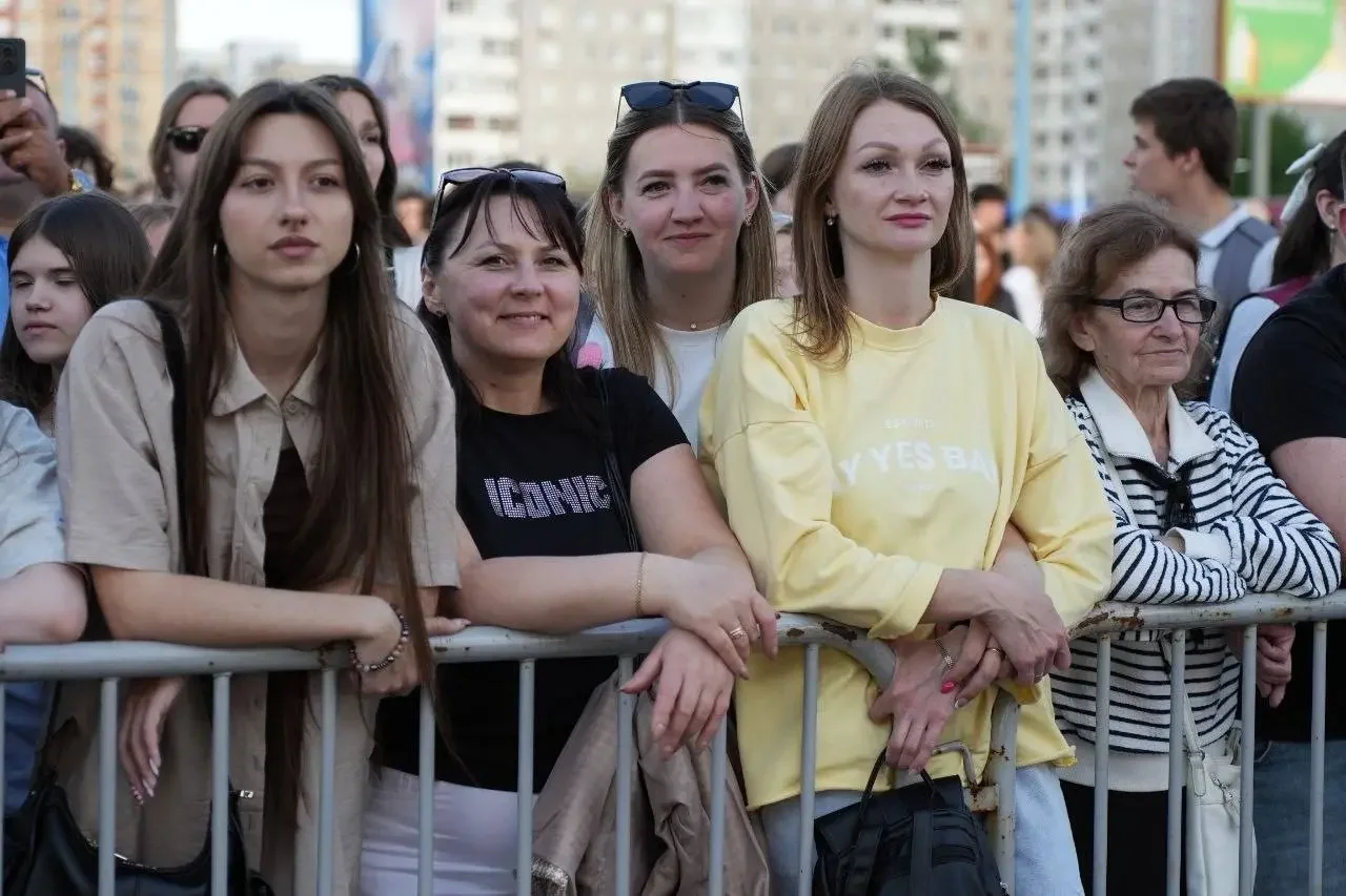 В Бресте выпускники 9 и 11 классов собрались на одной площадке — вот что там происходило