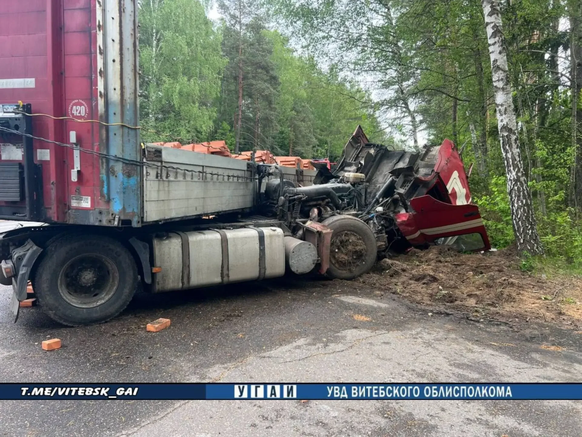 Грузовик вылетел на встречную полосу и врезался в Lada — водитель легковушки не выжил