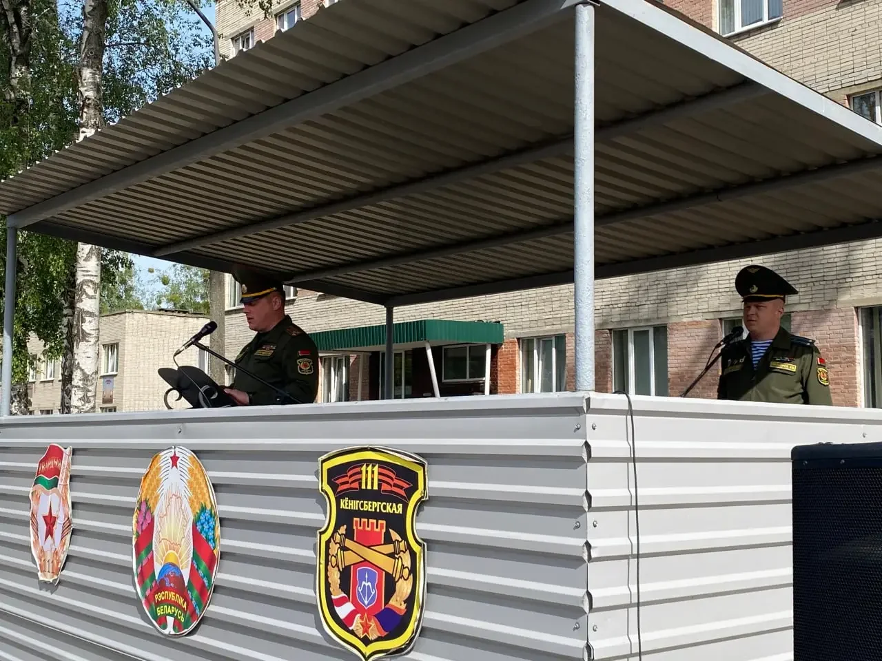 В Бресте завершился трёхнедельный сбор офицеров запаса — отличившихся наградили ценными подарками