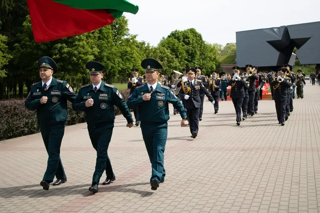 От площади Ленина до Брестской крепости: спасатели отмечают свой юбилей