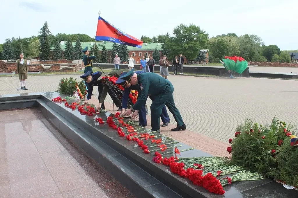 От площади Ленина до Брестской крепости: спасатели отмечают свой юбилей