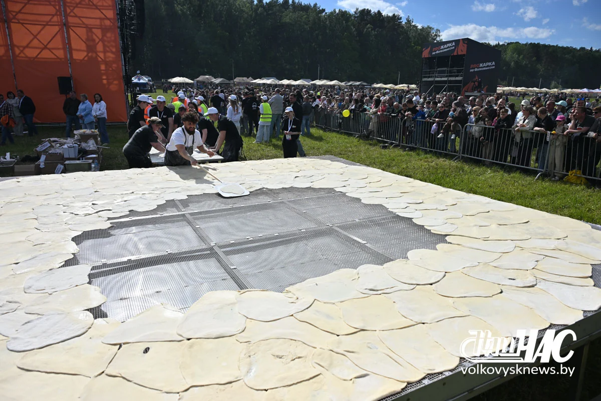 В Волковыске испекли самую большую пиццу Беларуси — 5,5 метра в диаметре