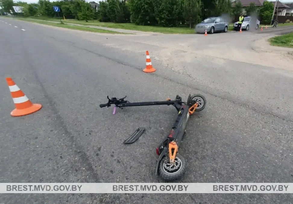 В Барановичах Volvo сбила подростка на самокате