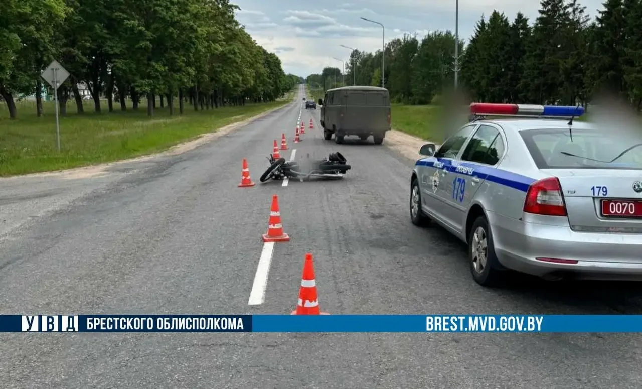 В Ляховичах УАЗ не уступил дорогу мотоциклу — водитель Minsk госпитализирован