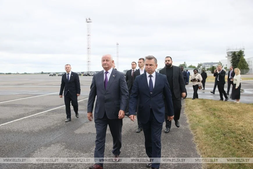 Президент Ганы прилетел в Брест — подробности визита