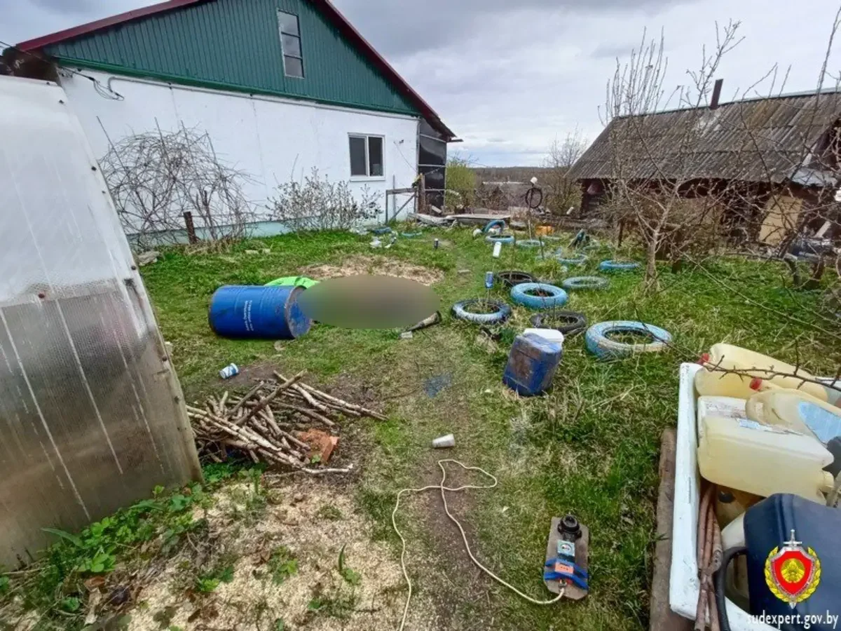 Белорус погиб во дворе своего дома из-за платка на голове