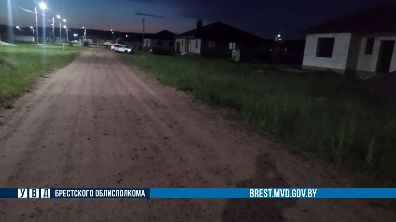 В Лунинце 9-летний мальчик на квадроцикле сбил 7-летнего велосипедиста — мама заплатит штраф