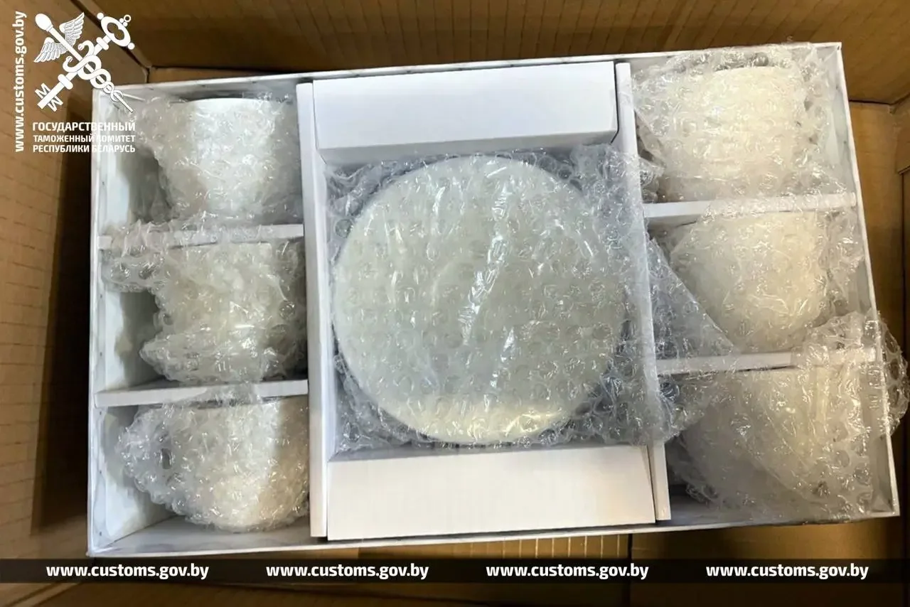 В рейсовом автобусе на границе нашли товаров на 1,2 млн рублей — без документов