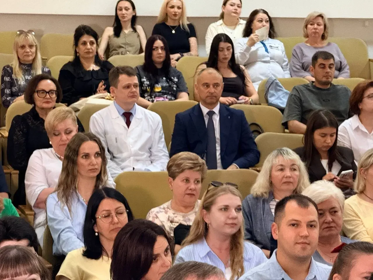 Руководители Бреста пришли в ЦГБ поздравить врачей
