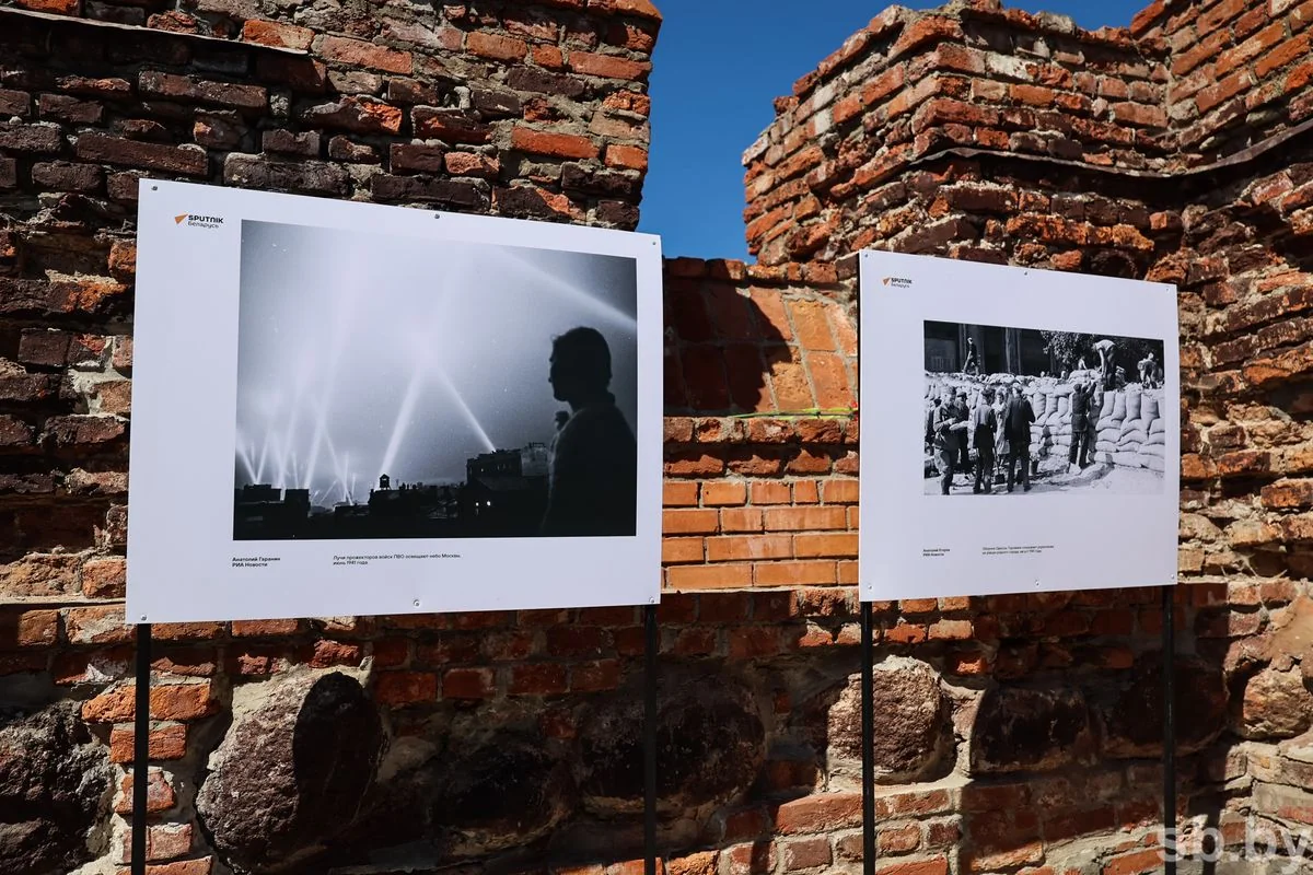 В руинах Белого дворца Брестской крепости открылась фотовыставка