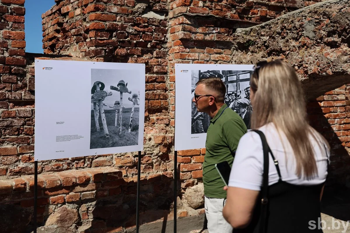В руинах Белого дворца Брестской крепости открылась фотовыставка
