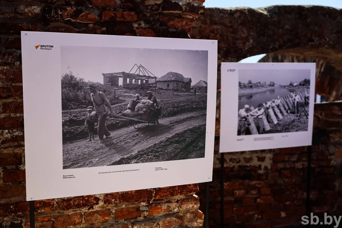 В руинах Белого дворца Брестской крепости открылась фотовыставка
