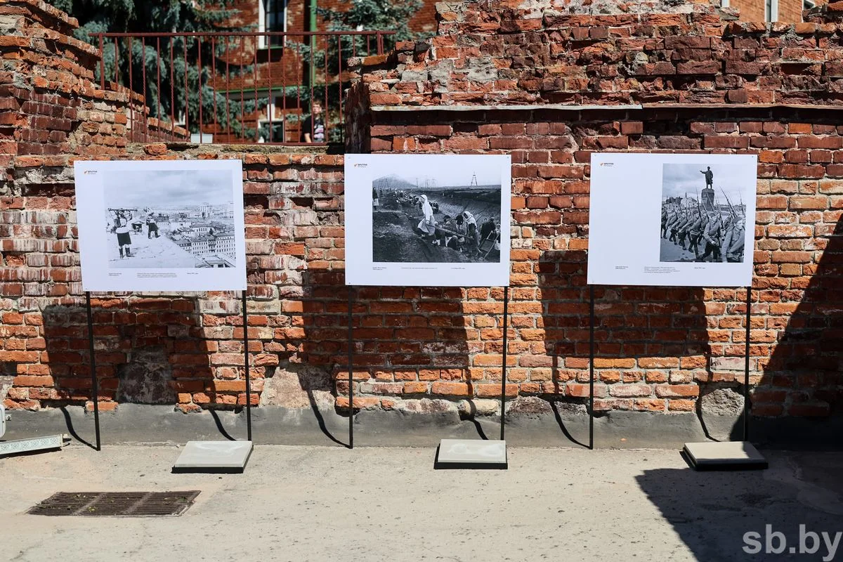 В руинах Белого дворца Брестской крепости открылась фотовыставка