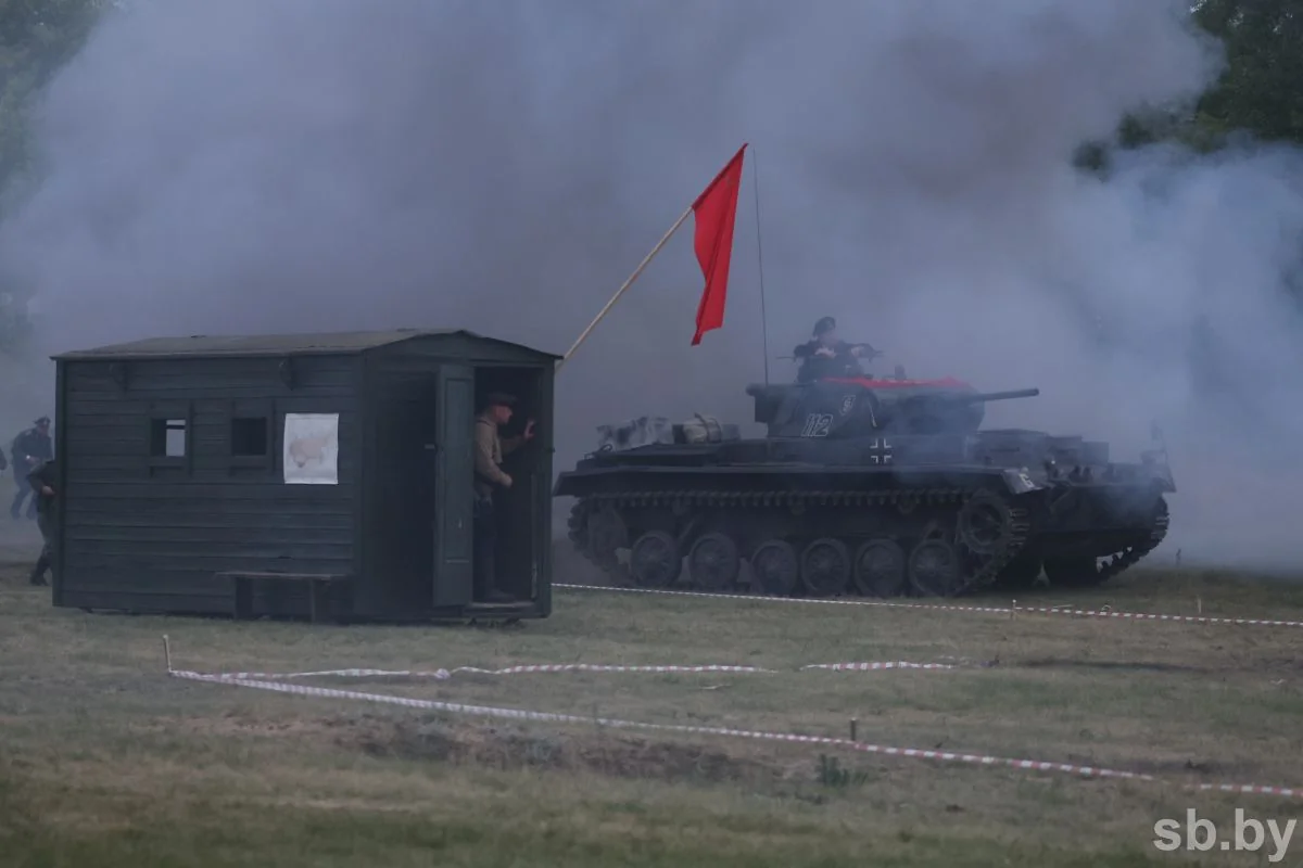 Около тысячи человек воссоздали оборону Брестской крепости — как это было