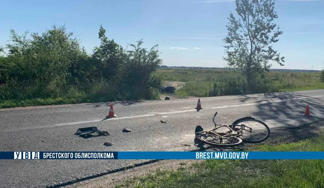 В Березовском районе мотоцикл сбил велосипедиста