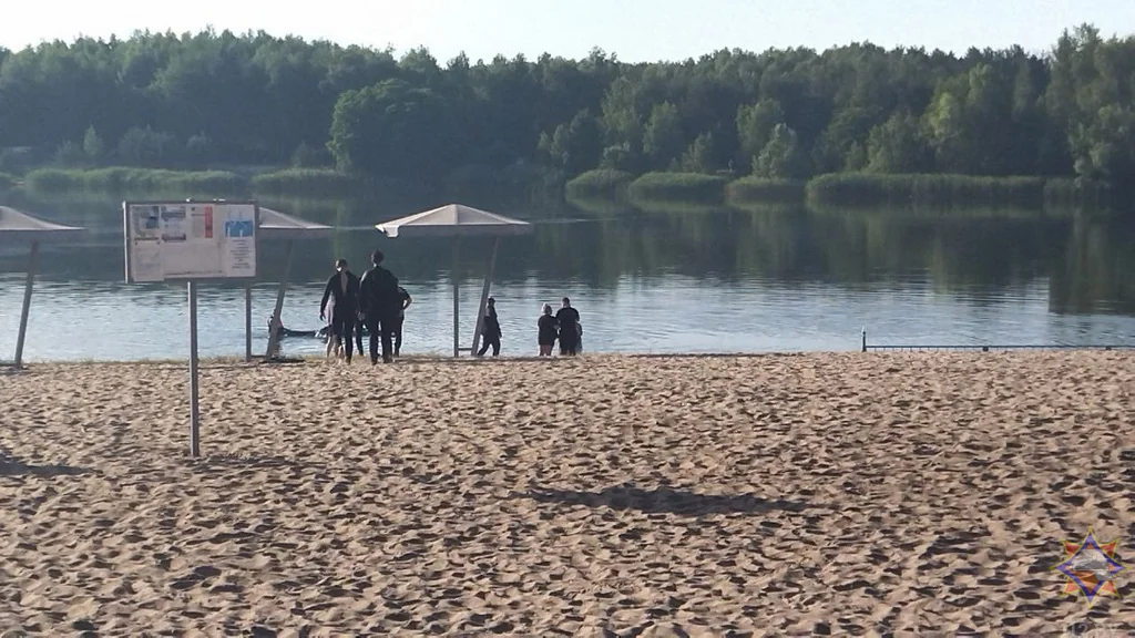 На «Брестском море» отдыхающие спасли женщину, которой стало плохо в воде