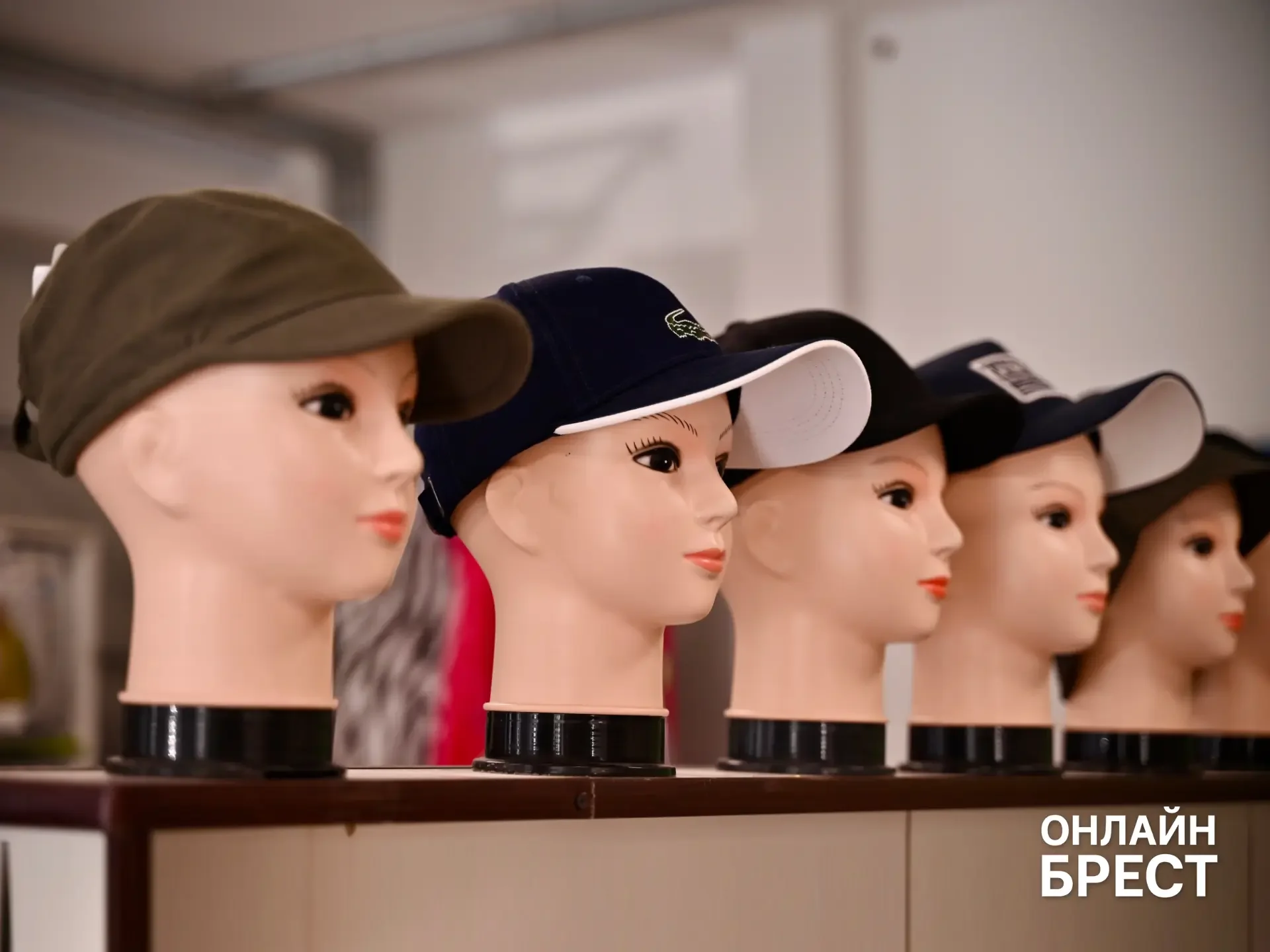 Майки от 5 рублей и босоножки от 10: в брестском магазине «ТИК» поступил большой летний привоз