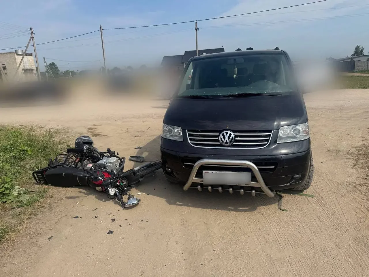 Под Брестом Volkswagen столкнулся с мотоциклом — подростка доставили в больницу
