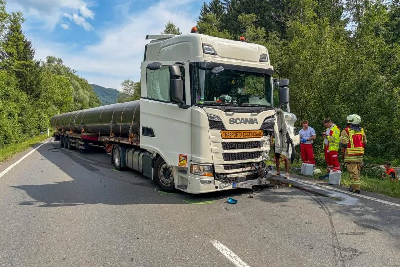 В Австрии легковушка врезалась в грузовик белоруса: один человек погиб