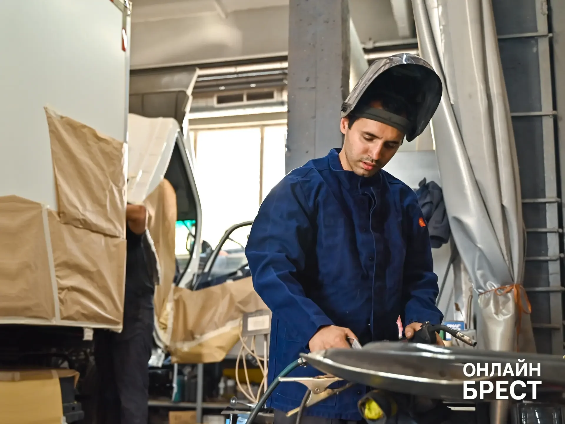 Как в Бресте возвращают автомобилям заводской вид после ДТП