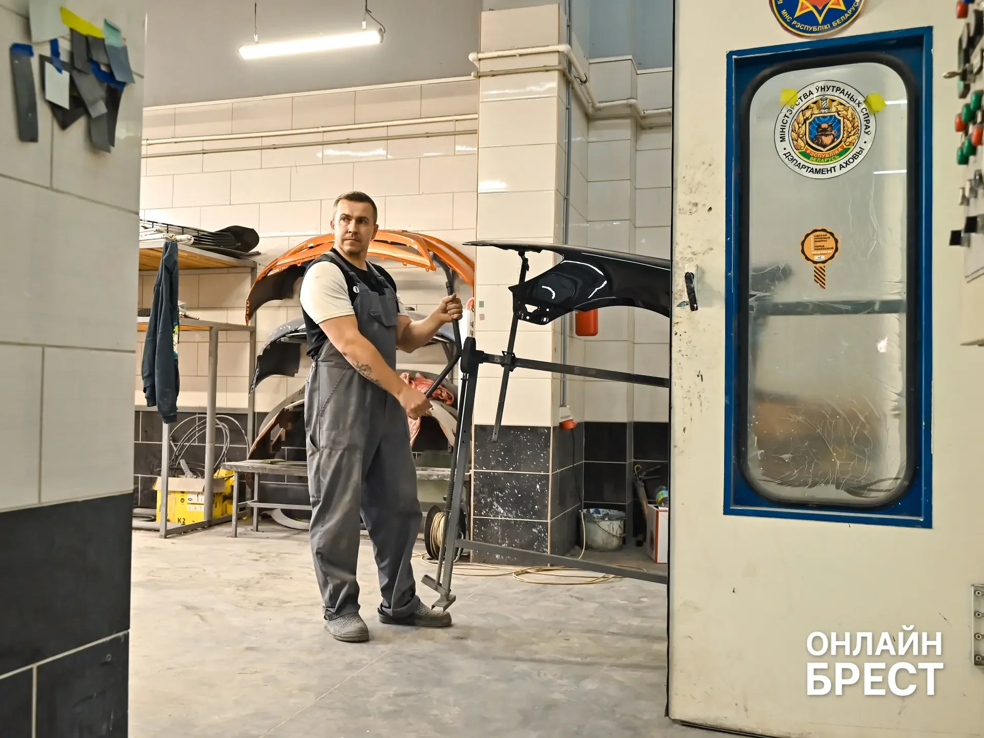 Как в Бресте возвращают автомобилям заводской вид после ДТП