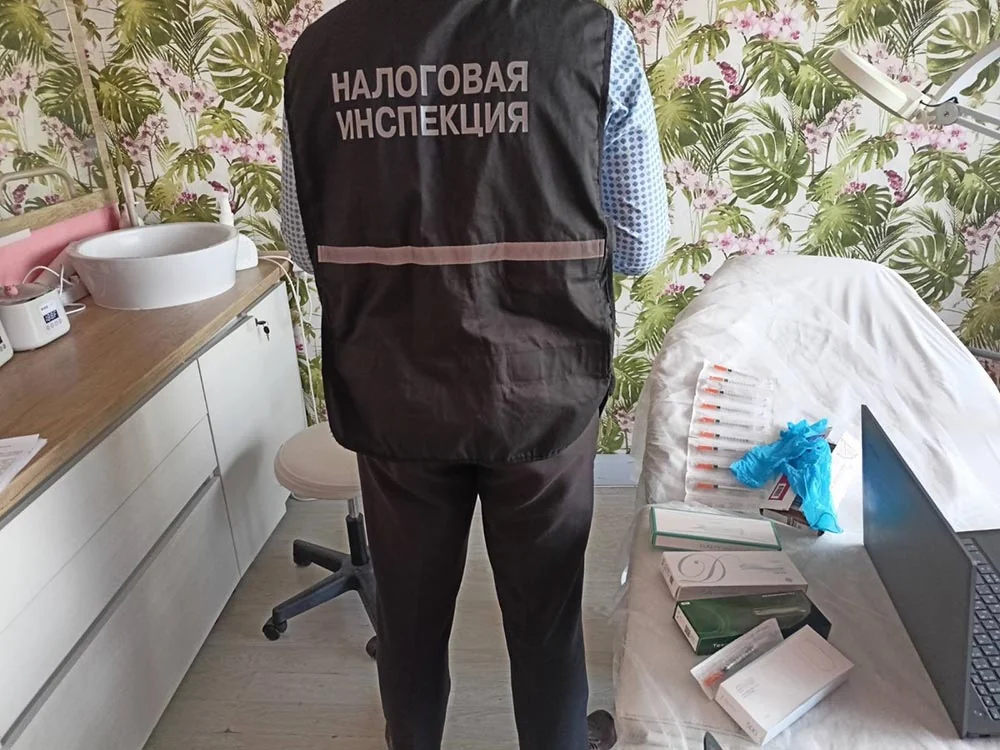 2026-Подпольный-косметолог.jpg