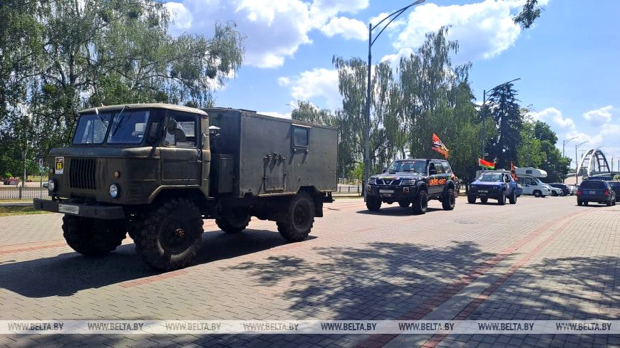 Под Брест съехались участники джип-феста из Беларуси и России