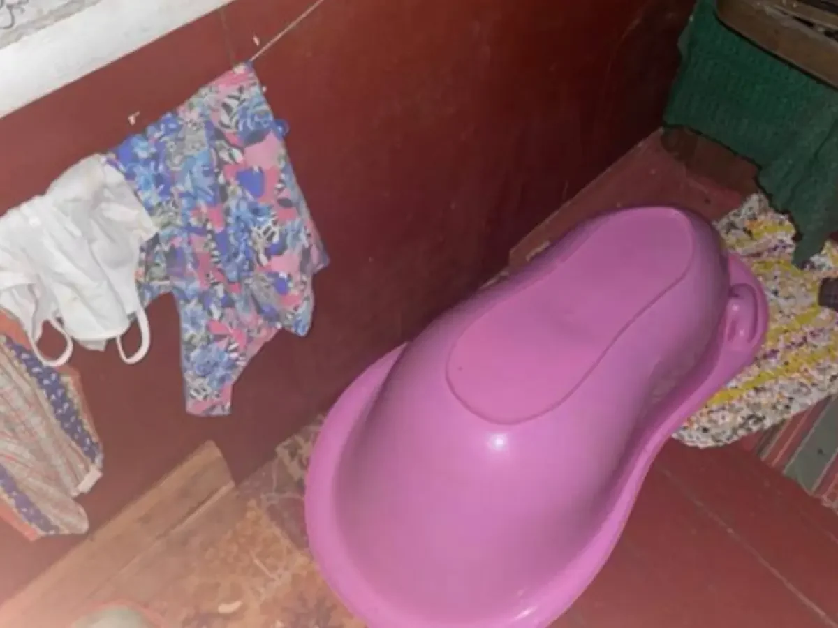 5-летняя девочка выпала с третьего этажа и сама дошла до подъезда