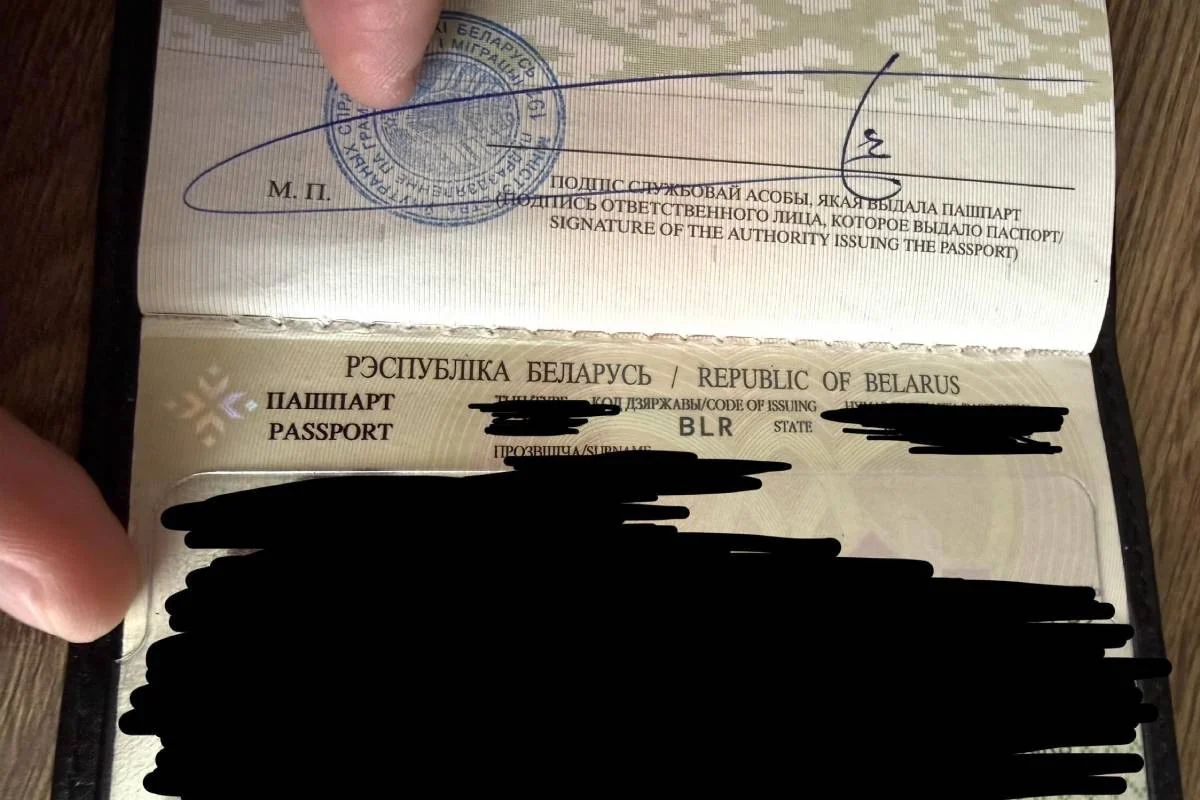 У белоруски оторвалась полоска в паспорте — что ответили пограничники