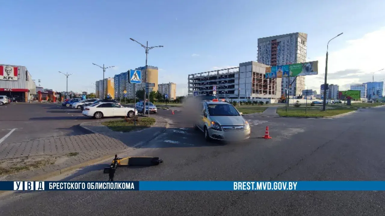 Подросток на электросамокате попал в ДТП в Бресте — его пассажирку доставили в больницу