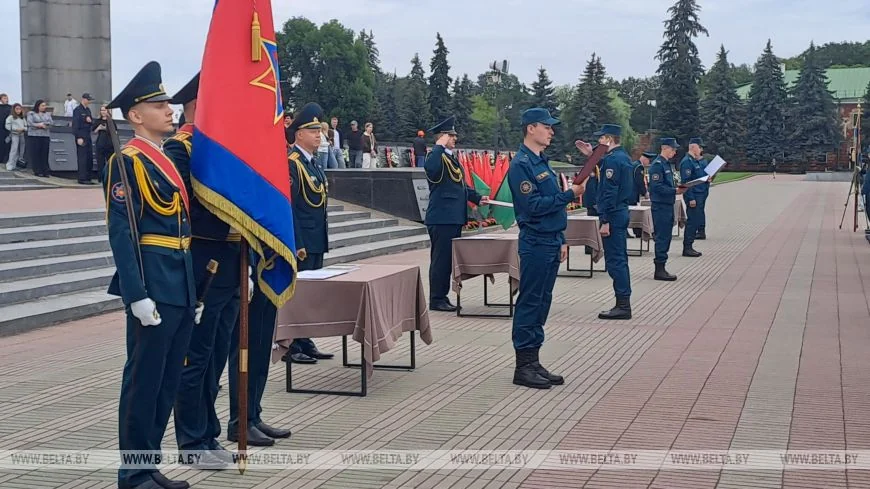 В Брестской крепости присягу приняли 49 новобранцев МЧС — что они сказали