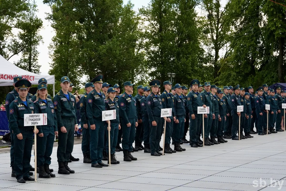 Кувалда, башня и 85 килограммов: как спасатели проверяют себя в Бресте
