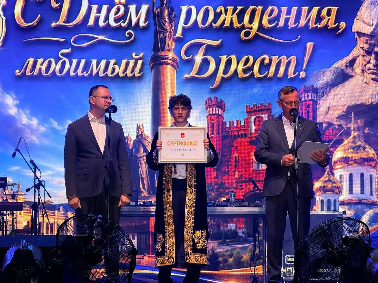 Бресту ко Дню города подарили 10 электробусов