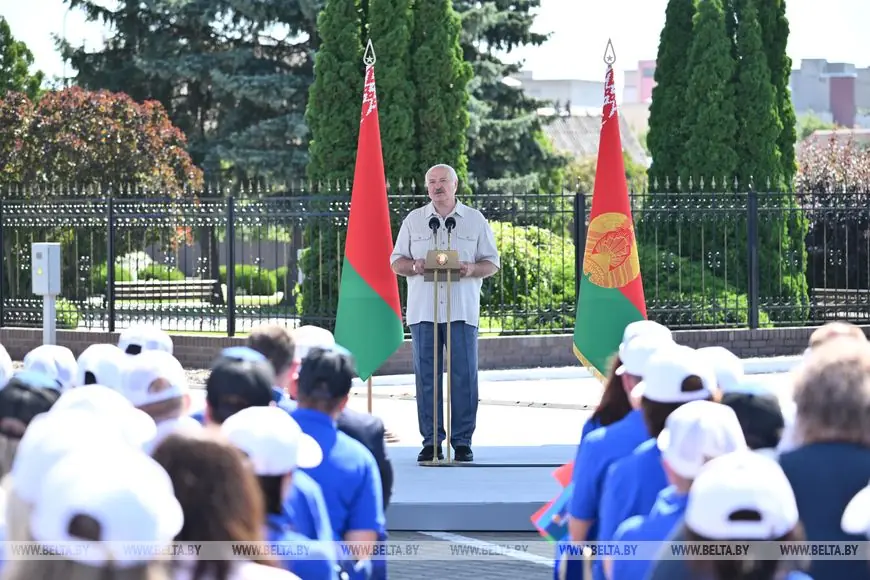 К зубру присоединится корова: необычный подарок Президенту в Берёзе