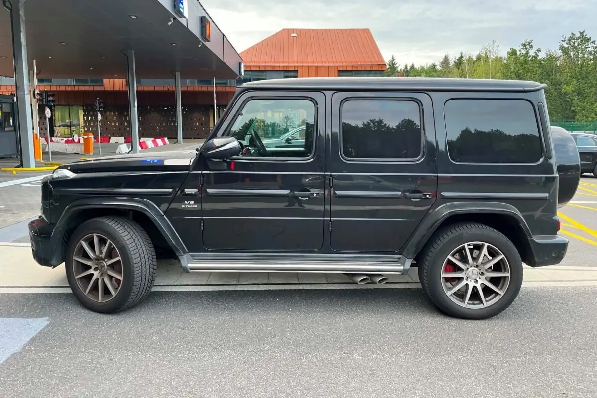Поляк на Mercedes хотел развернуться на границе Беларуси и Литвы и не смог — вот к чему это привело
